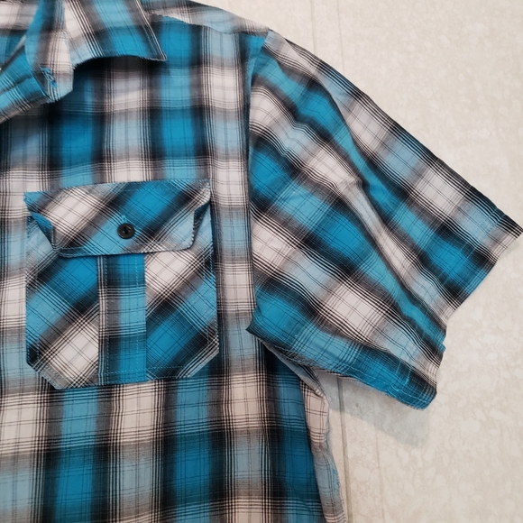 IRREVERENT SHORT SLEEVE BUTTON UP SHIRT...SIZE-LARGE - Picture 5 of 7